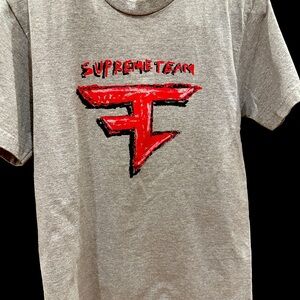 Supreme t-shirt. New